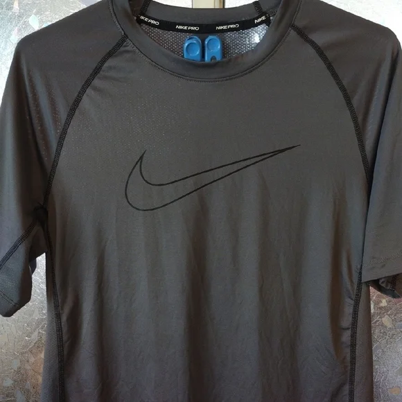 Nike Pro Gray Athletic T-Shirt - Picture 3 of 10
